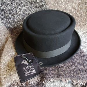 NWT Peter Grimm wool hat